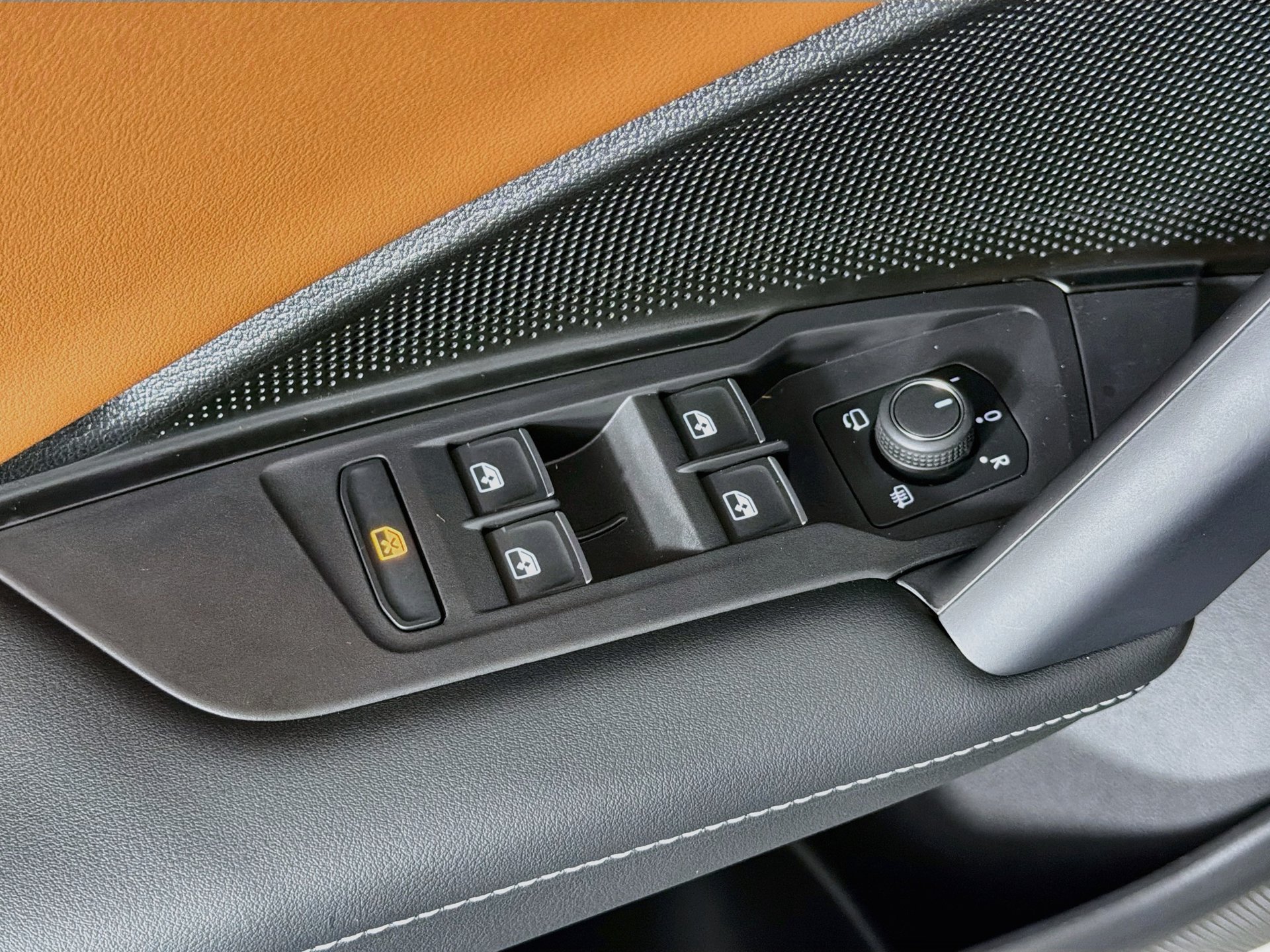 New 2027 Volkswagen Tiguan SEL R-Line AWD/4WD image 16