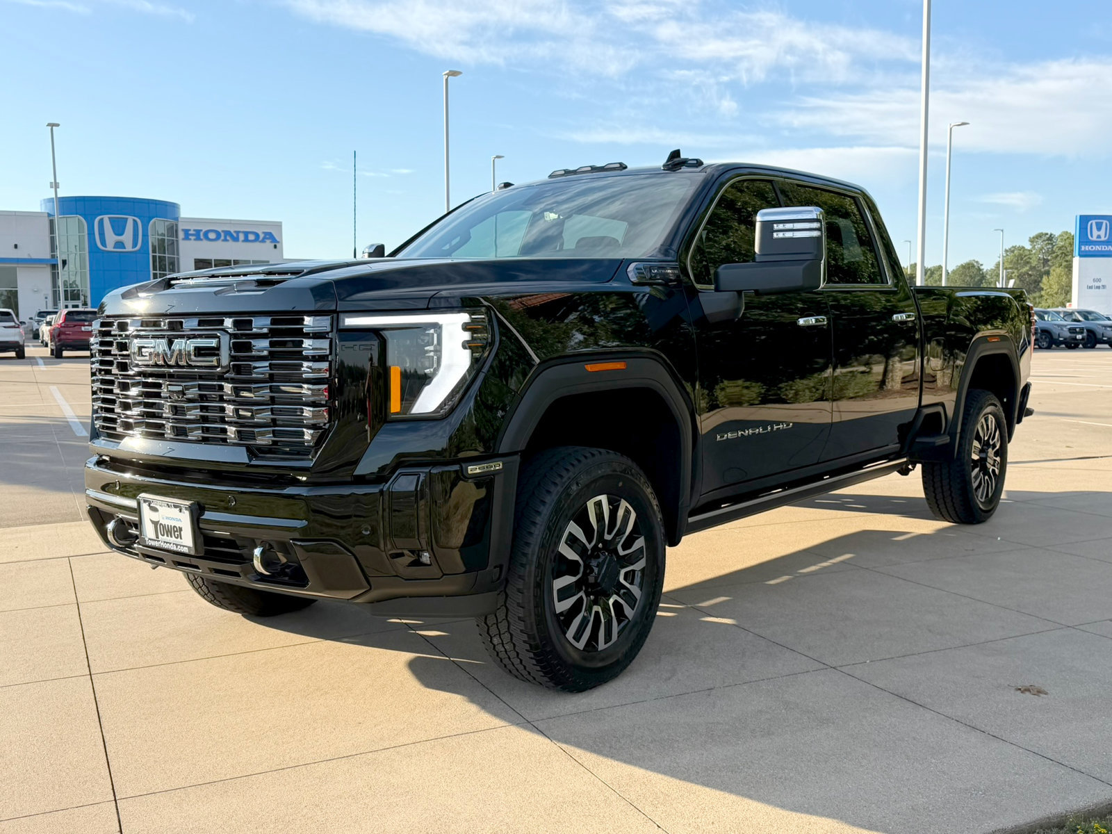 Used 2026 GMC Sierra 2500 Denali Ultimate AWD/4WD image 3