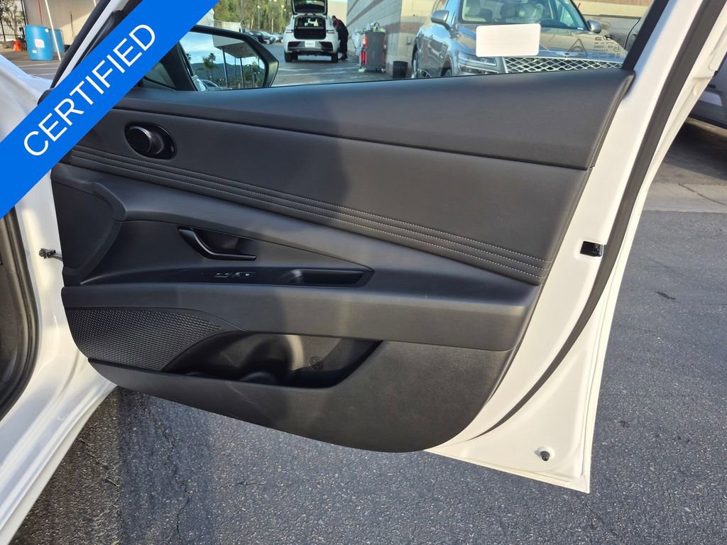 Used 2025 Hyundai Elantra SEL image 31