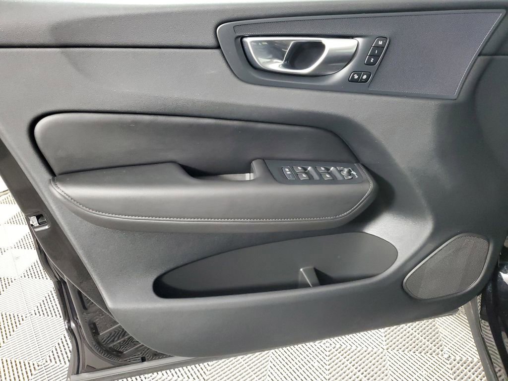 Used 2024 Volvo XC60 B5 Plus w/ Protection Package Premier AWD/4WD image 19