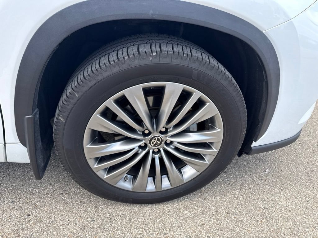 Used 2022 Toyota Highlander Platinum AWD/4WD image 17