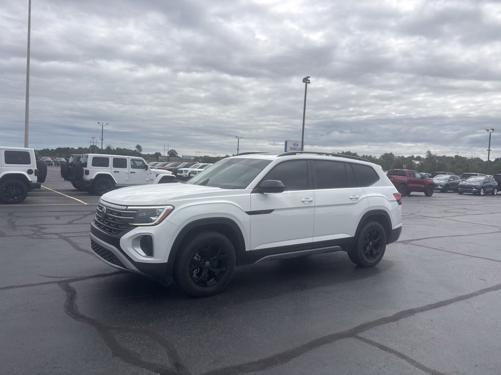 Used 2024 Volkswagen Atlas Peak Edition SE AWD/4WD image 5
