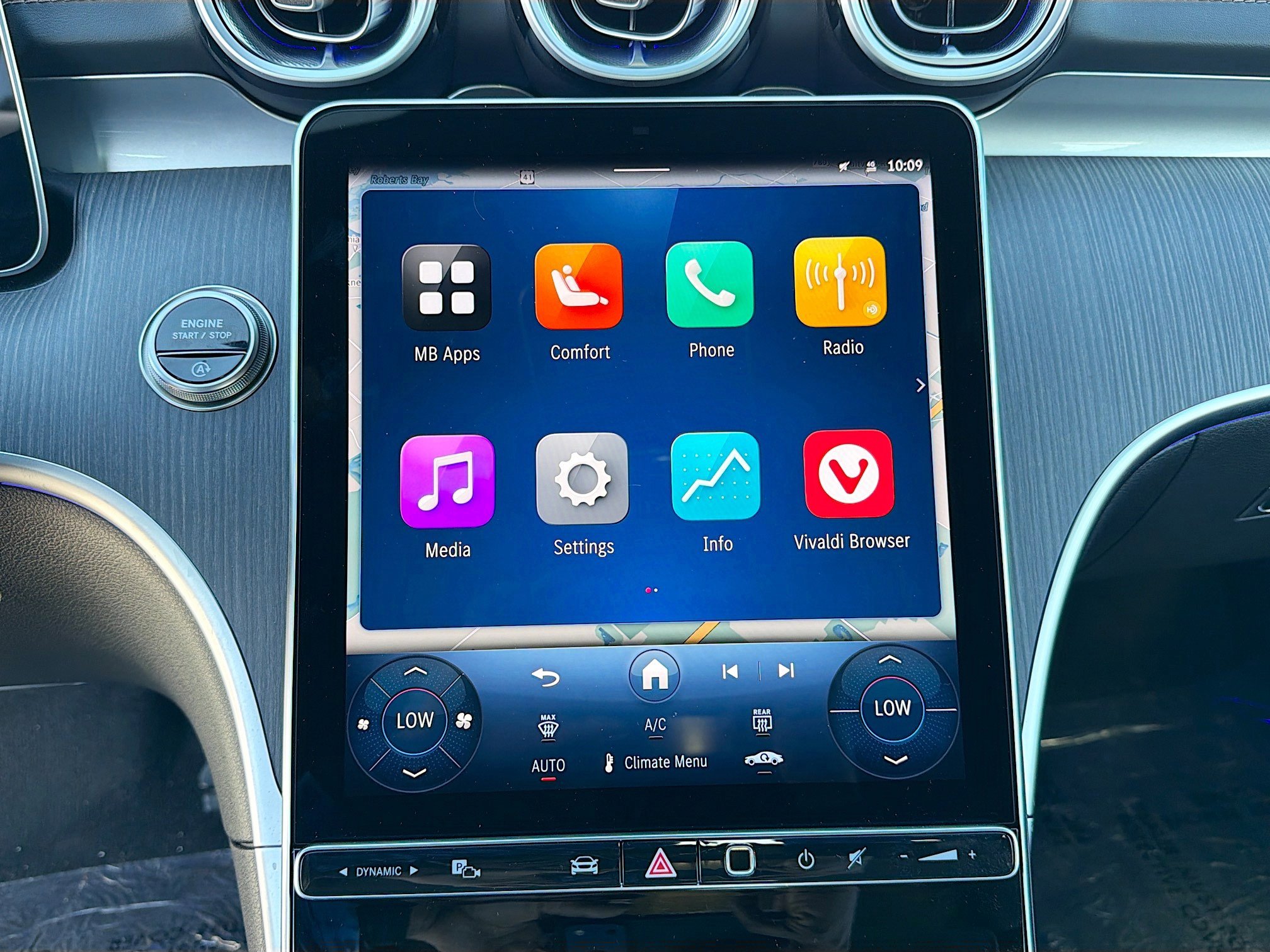 Used 2025 Mercedes-Benz CLE 300 4MATIC Coupe w/ AMG Line image 31