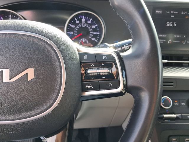 Used 2023 Kia Carnival LX image 17