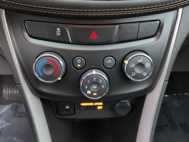 Used 2022 Chevrolet Trax LT w/ LT Convenience Package image 18