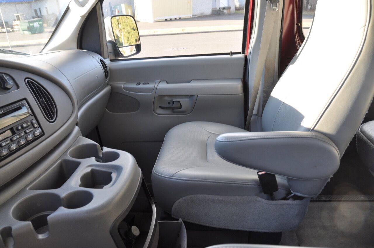 Used 2005 Ford E-350 and Econoline 350 XL RWD image 29