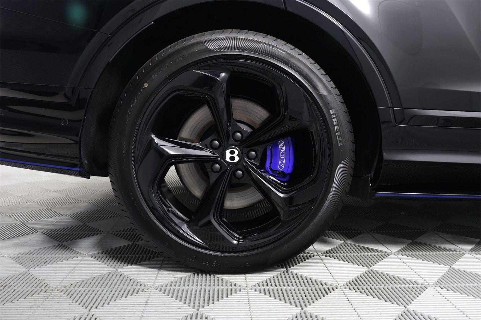 New 2025 Bentley Bentayga image 18