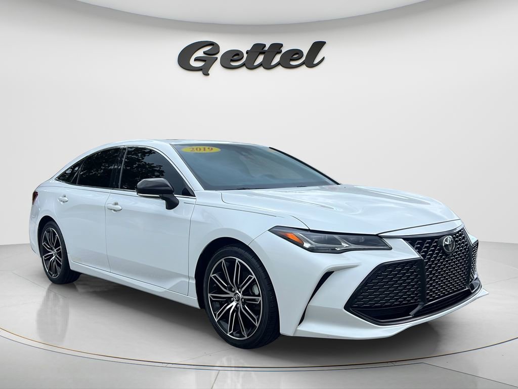 Used 2019 Toyota Avalon Touring FWD image 3