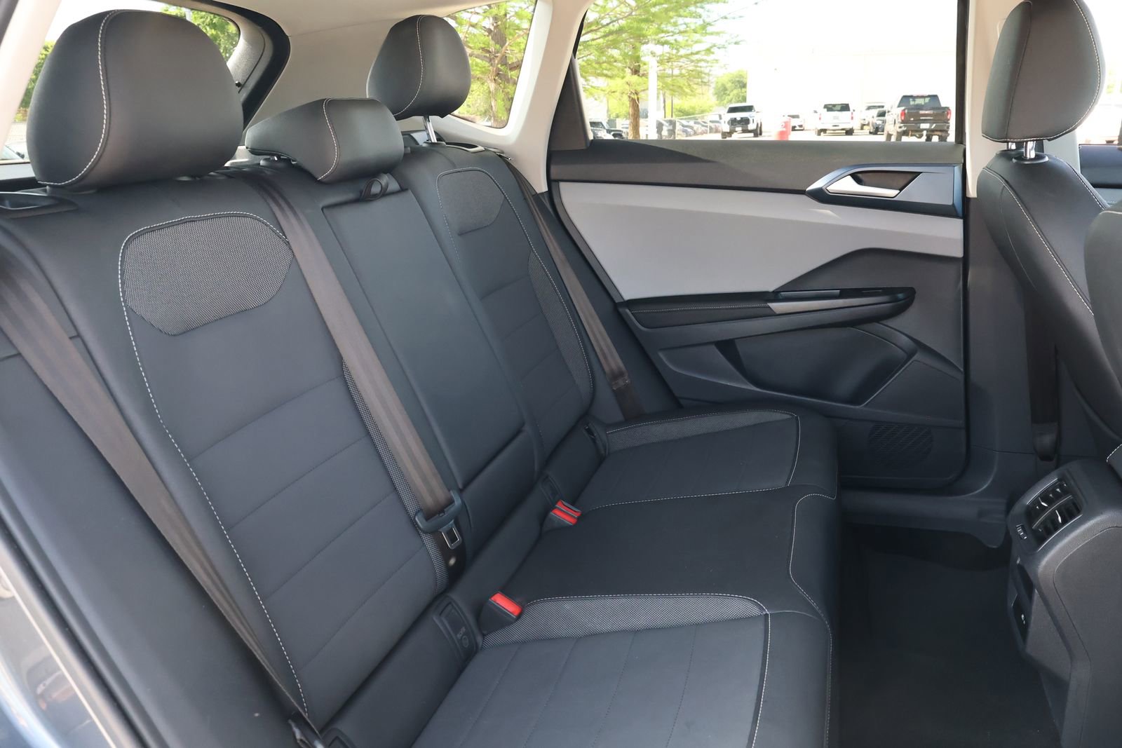 Used 2024 Volkswagen Taos SE image 34