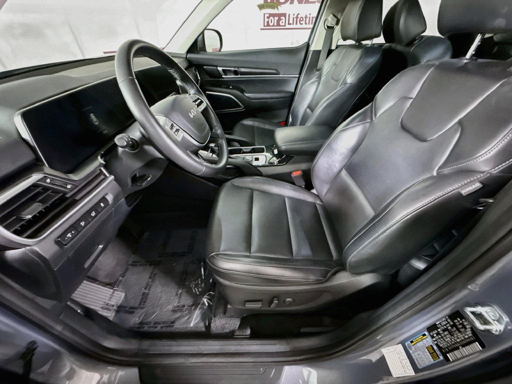 Used 2025 Kia Telluride S FWD image 25