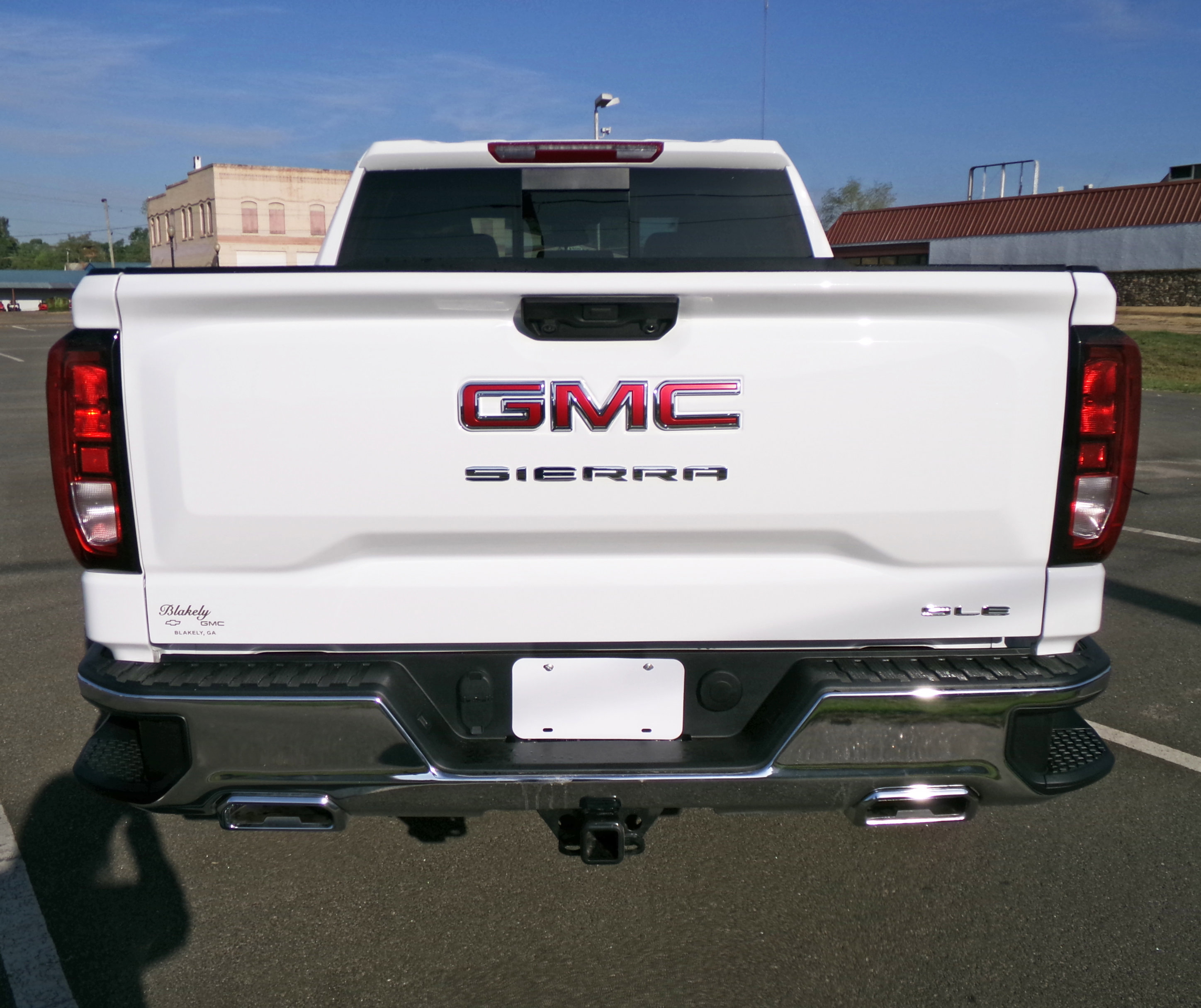 New 2026 GMC Sierra 1500 SLE image 3
