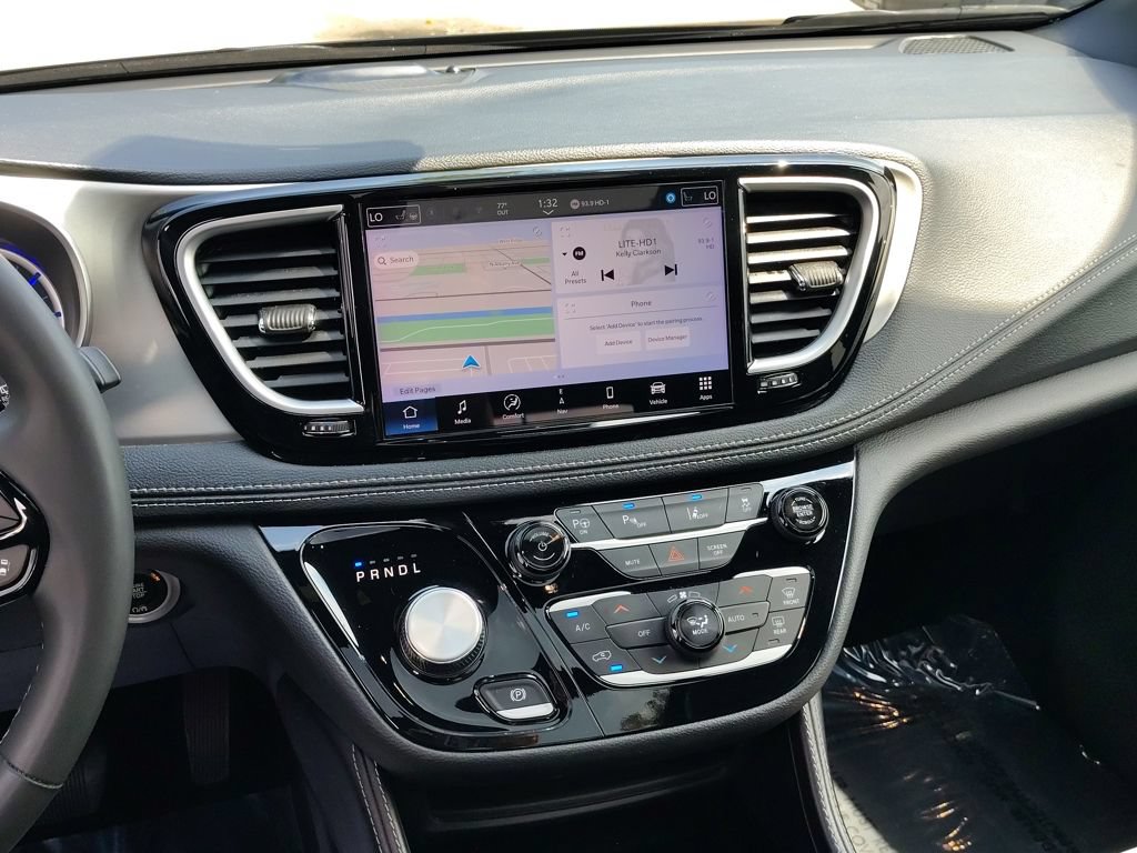Used 2024 Chrysler Pacifica Premium FWD image 44