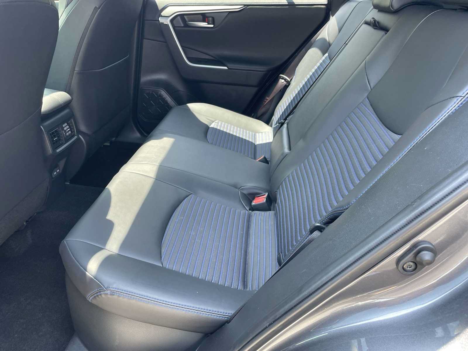 Used 2025 Toyota RAV4 XSE AWD/4WD image 9