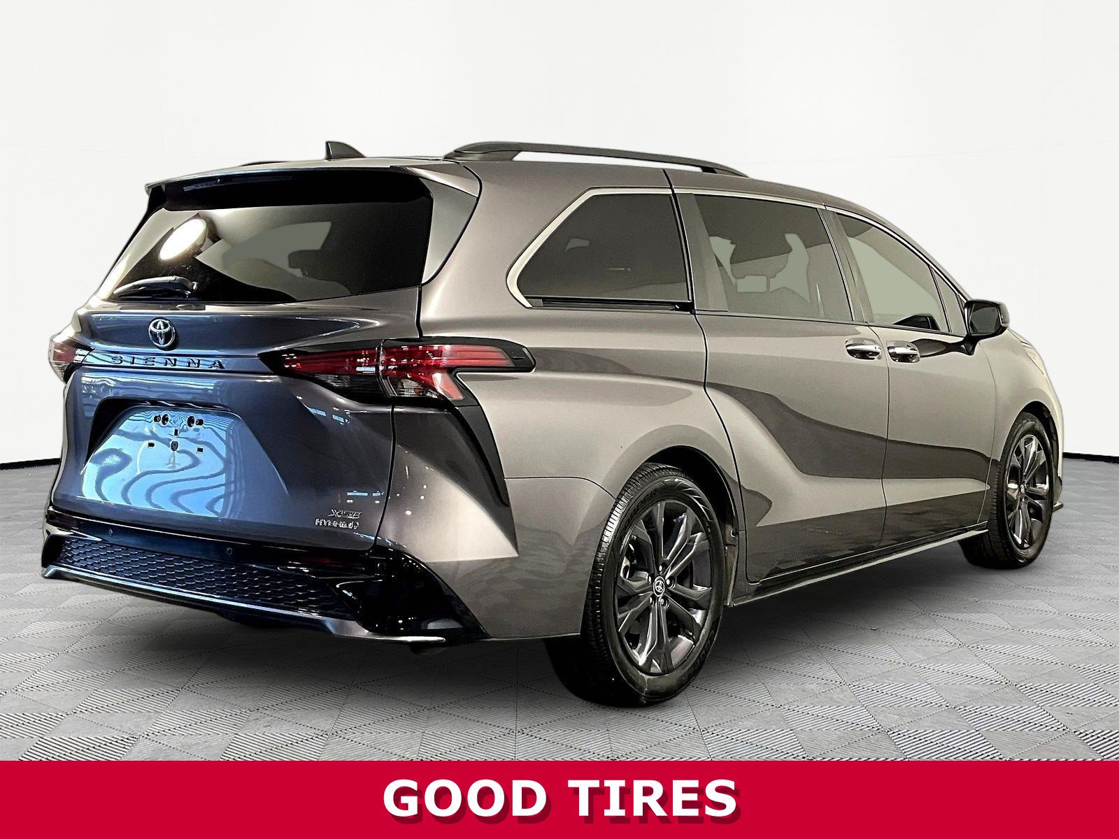 Used 2021 Toyota Sienna XSE FWD image 6