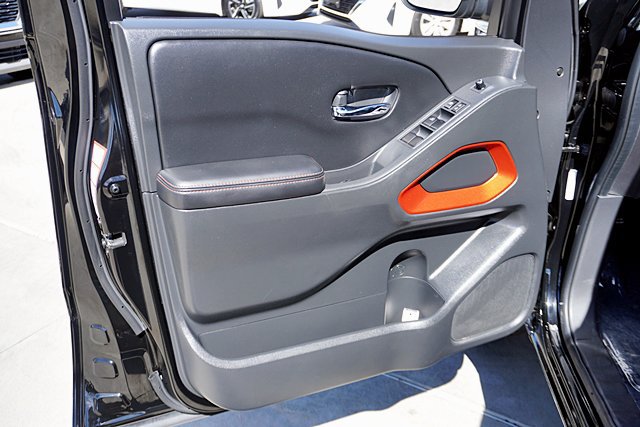 Used 2025 Nissan Frontier Pro-X RWD image 32
