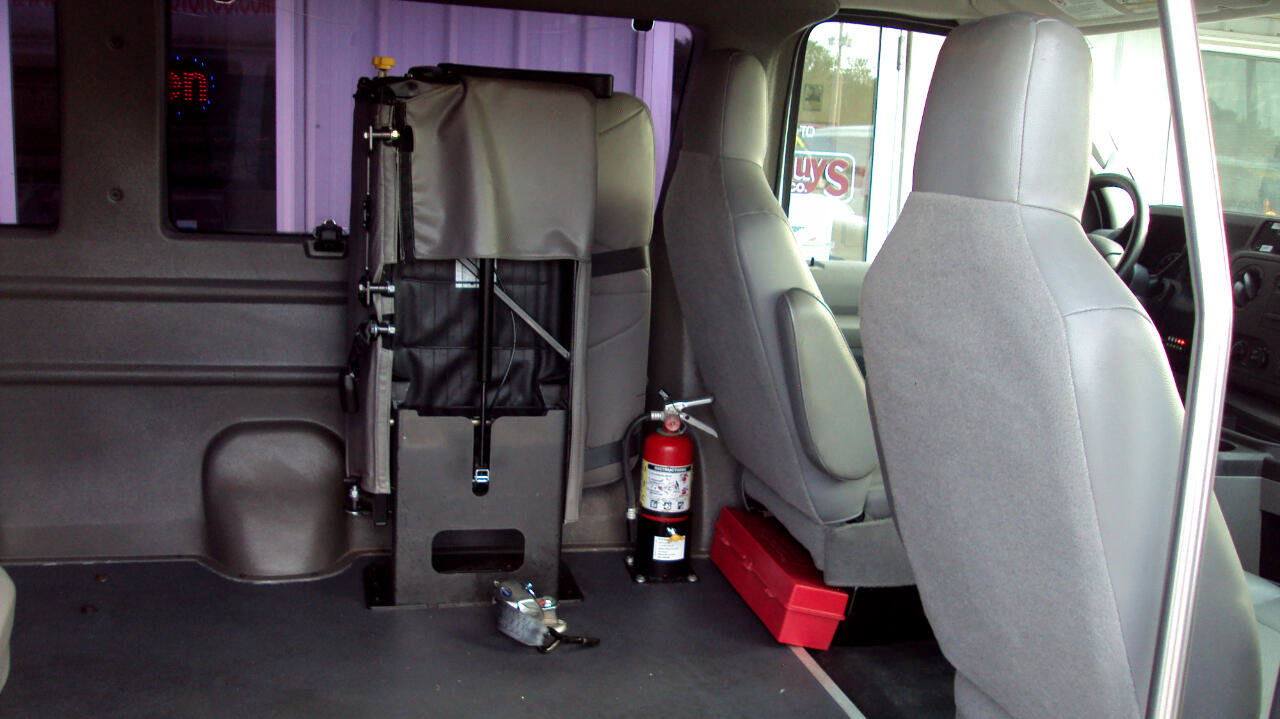 Used 2014 Ford E-250 and Econoline 250 Extended w/ Power Group image 17
