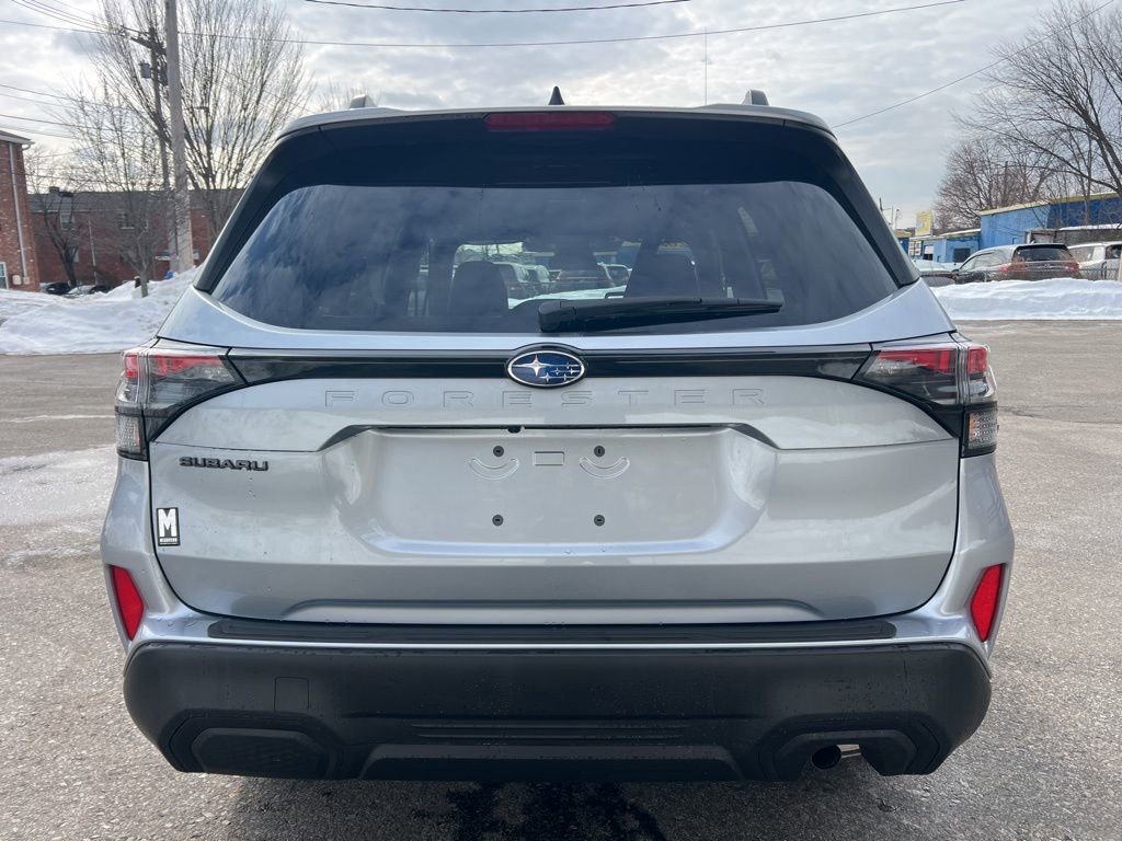 Used 2025 Subaru Forester Premium image 4