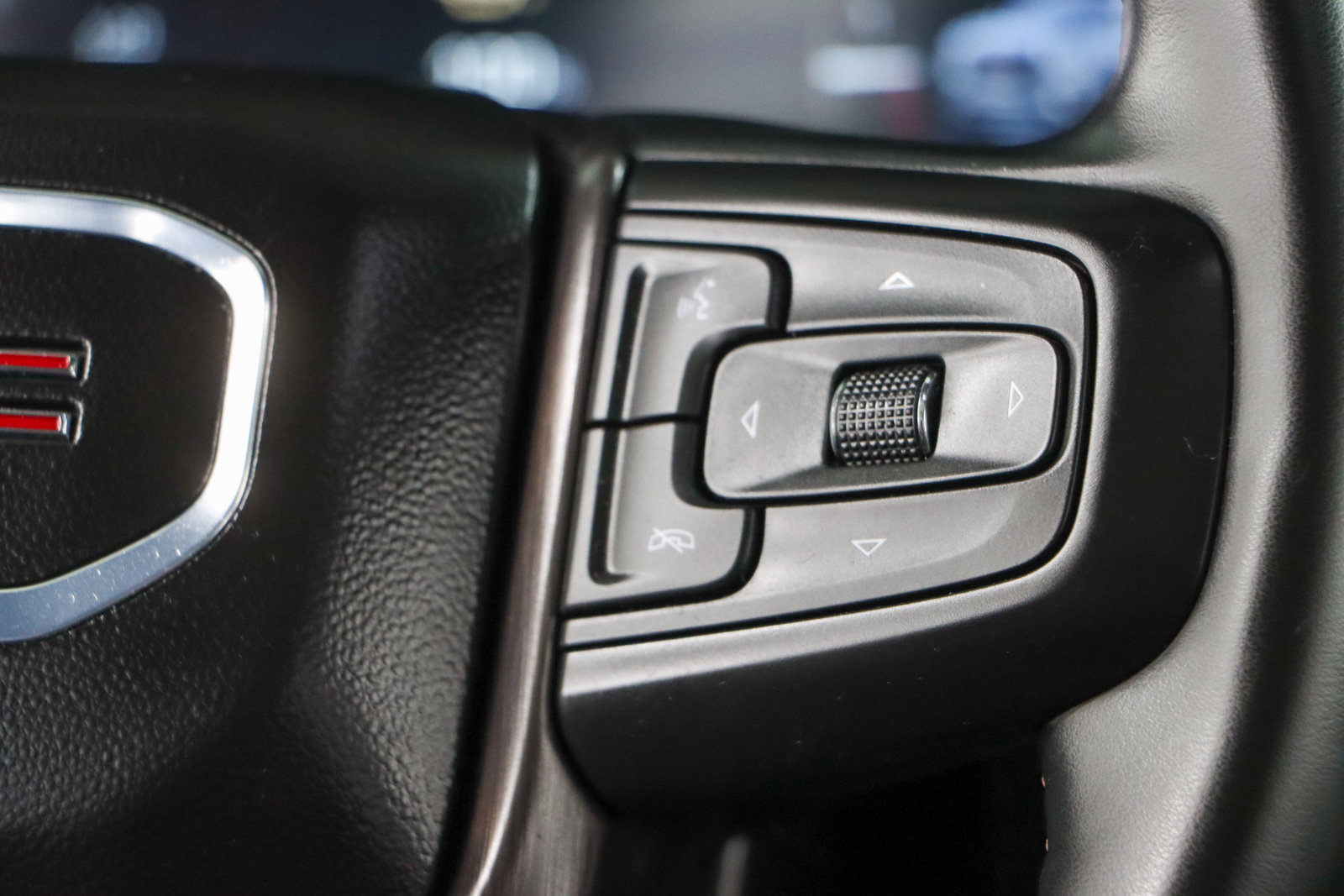 Used 2024 GMC Yukon AT4 w/ Technology Package image 15