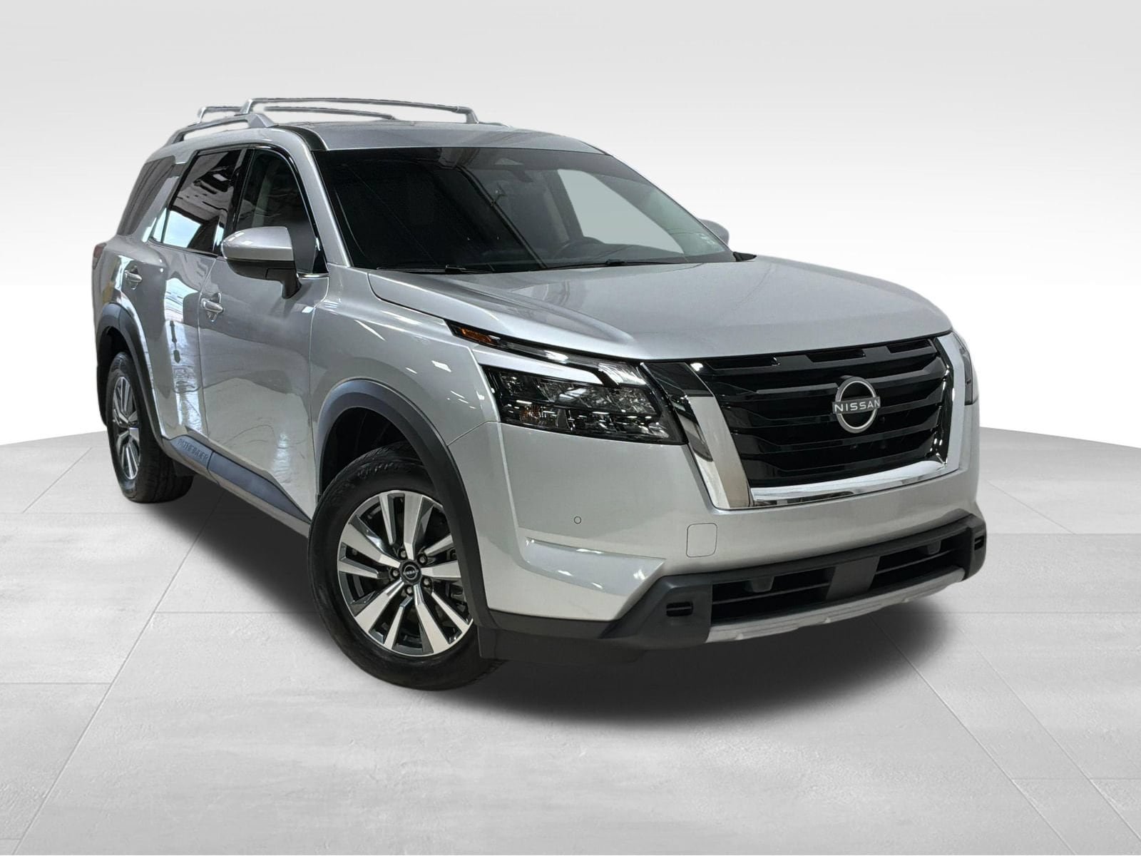 Used 2025 Nissan Pathfinder SL w/ Cargo Package AWD/4WD image 1