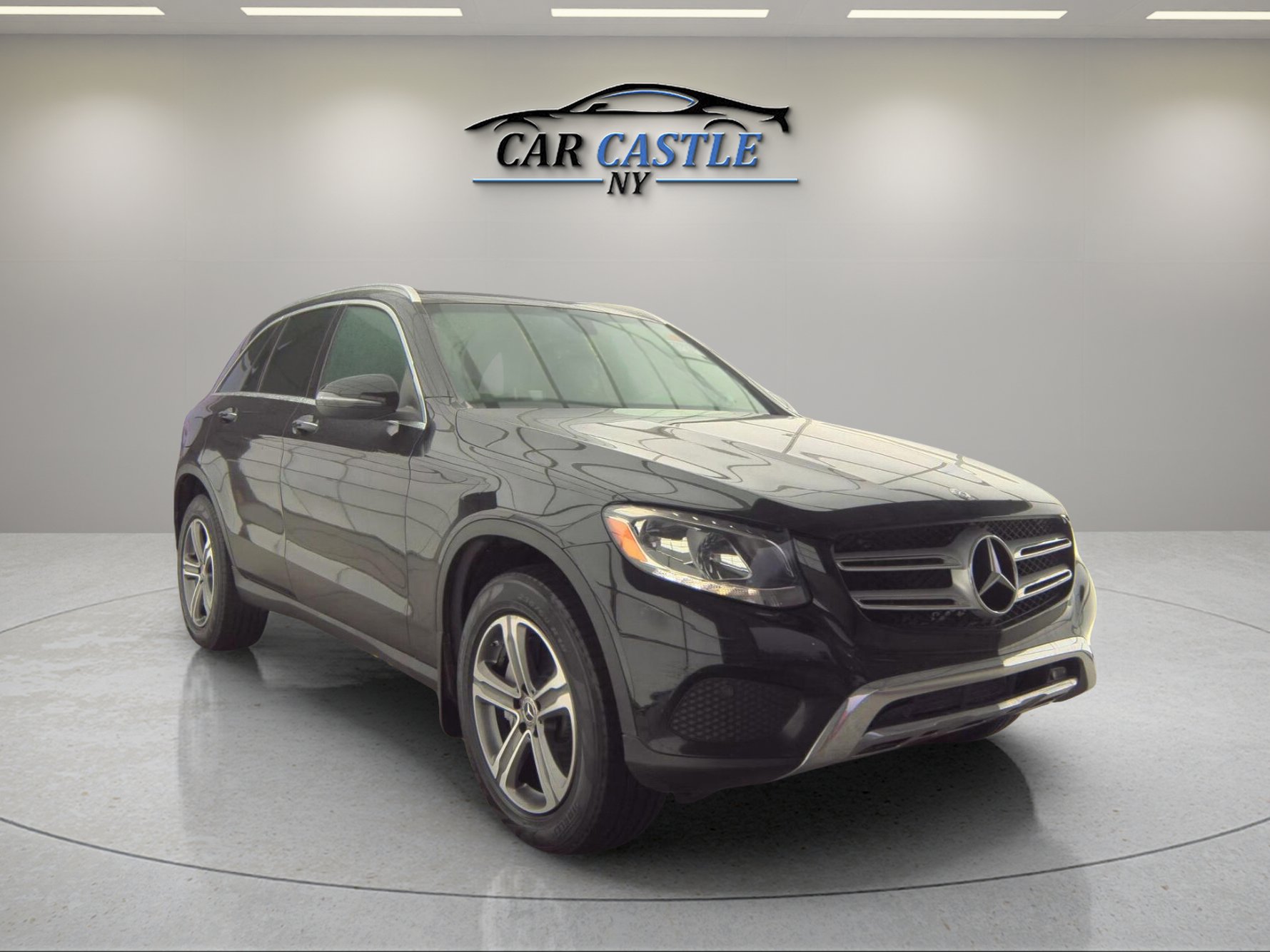 Used 2019 Mercedes-Benz GLC 300 4MATIC w/ Premium Package image 3
