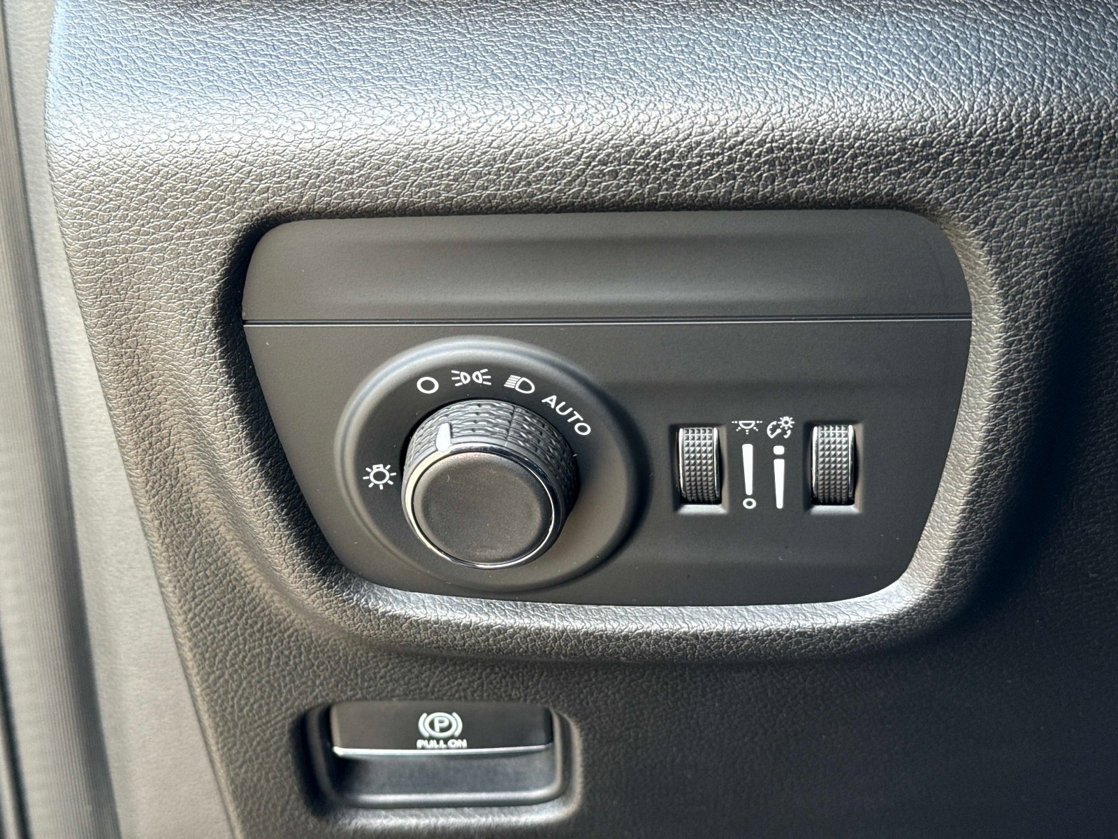 Used 2022 Jeep Grand Cherokee L Laredo image 32