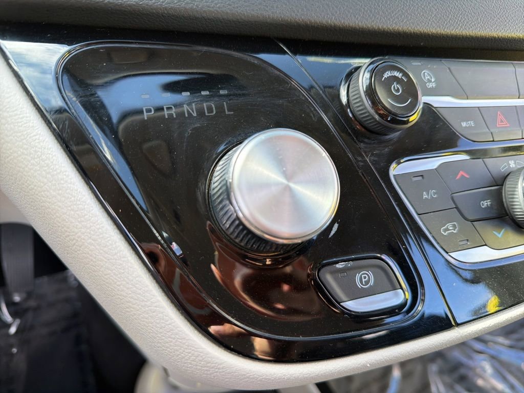 Used 2023 Chrysler Voyager LX image 26