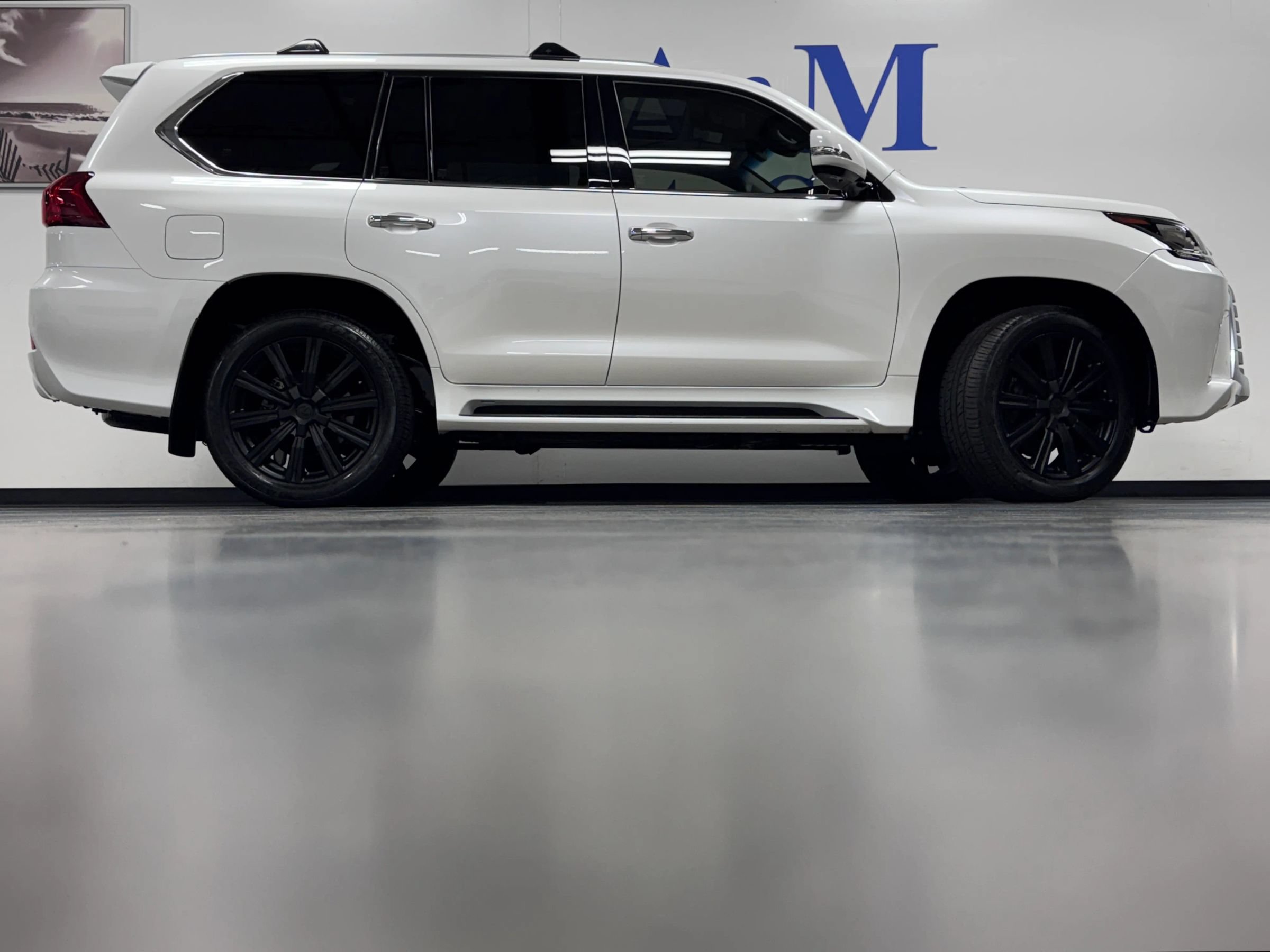 Used 2016 Lexus LX 570 4WD w/ Luxury Package image 3