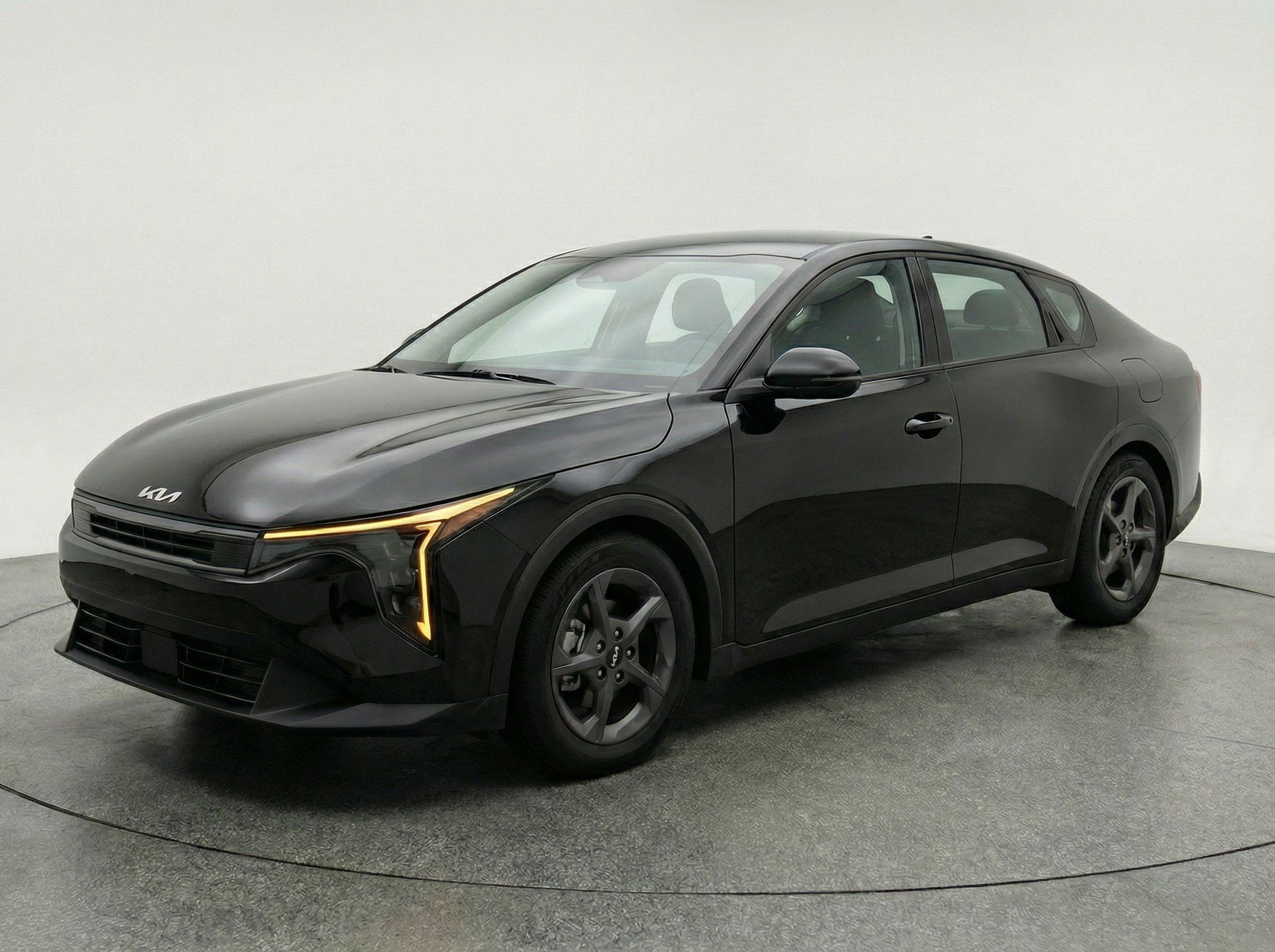 Used 2025 Kia K4 LXS image 3