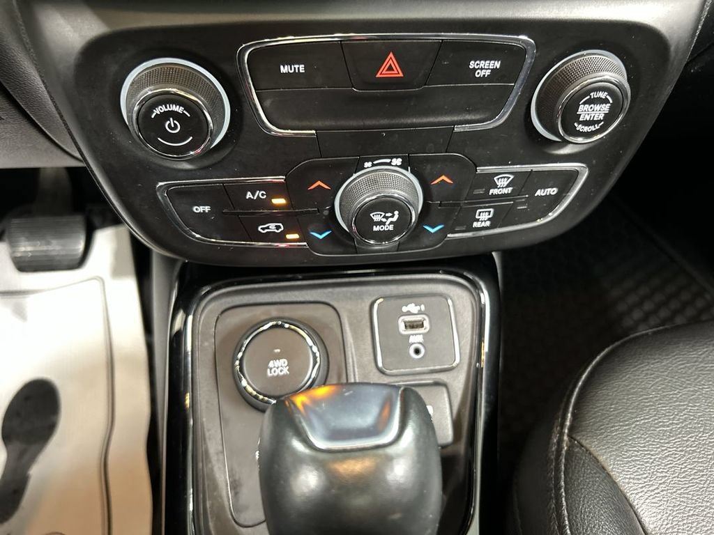 Used 2021 Jeep Compass Latitude w/ Sun and Sound Group AWD/4WD image 16