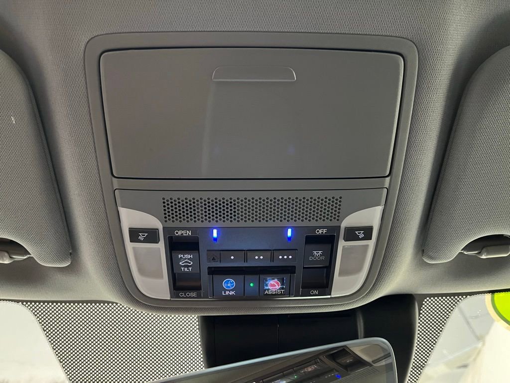 Used 2017 Acura TLX w/ Technology Package image 8