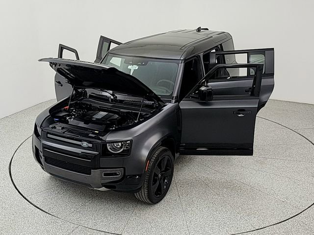 Used 2023 Land Rover Defender 110 image 39