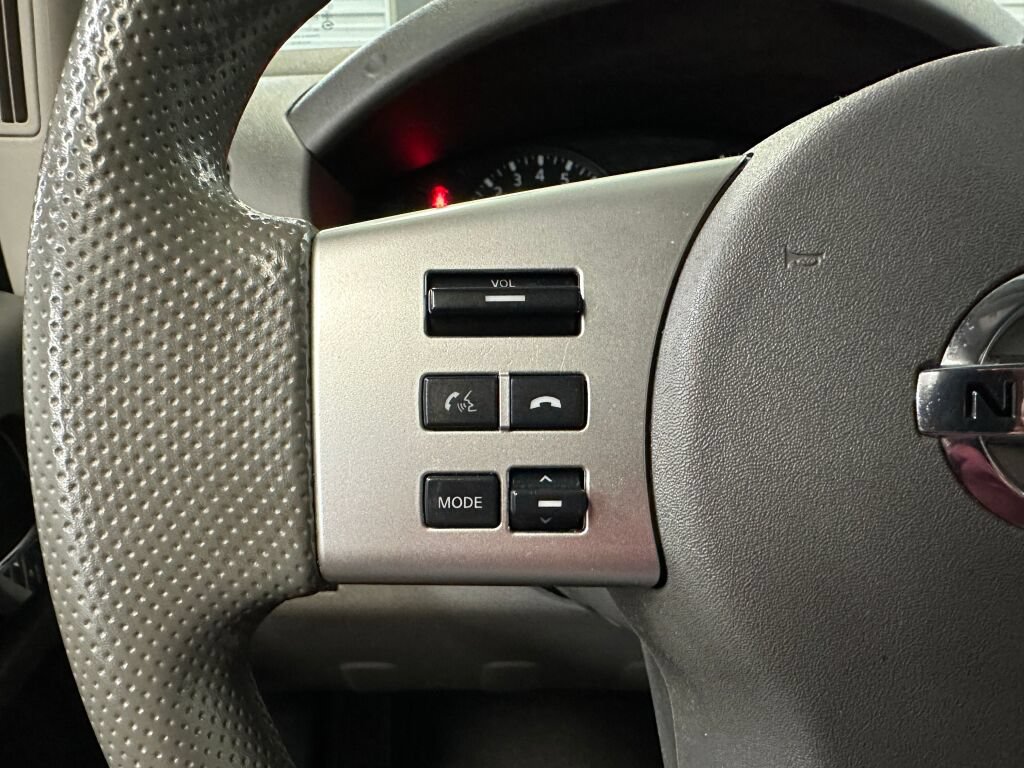 Used 2020 Nissan Frontier SV AWD/4WD image 9