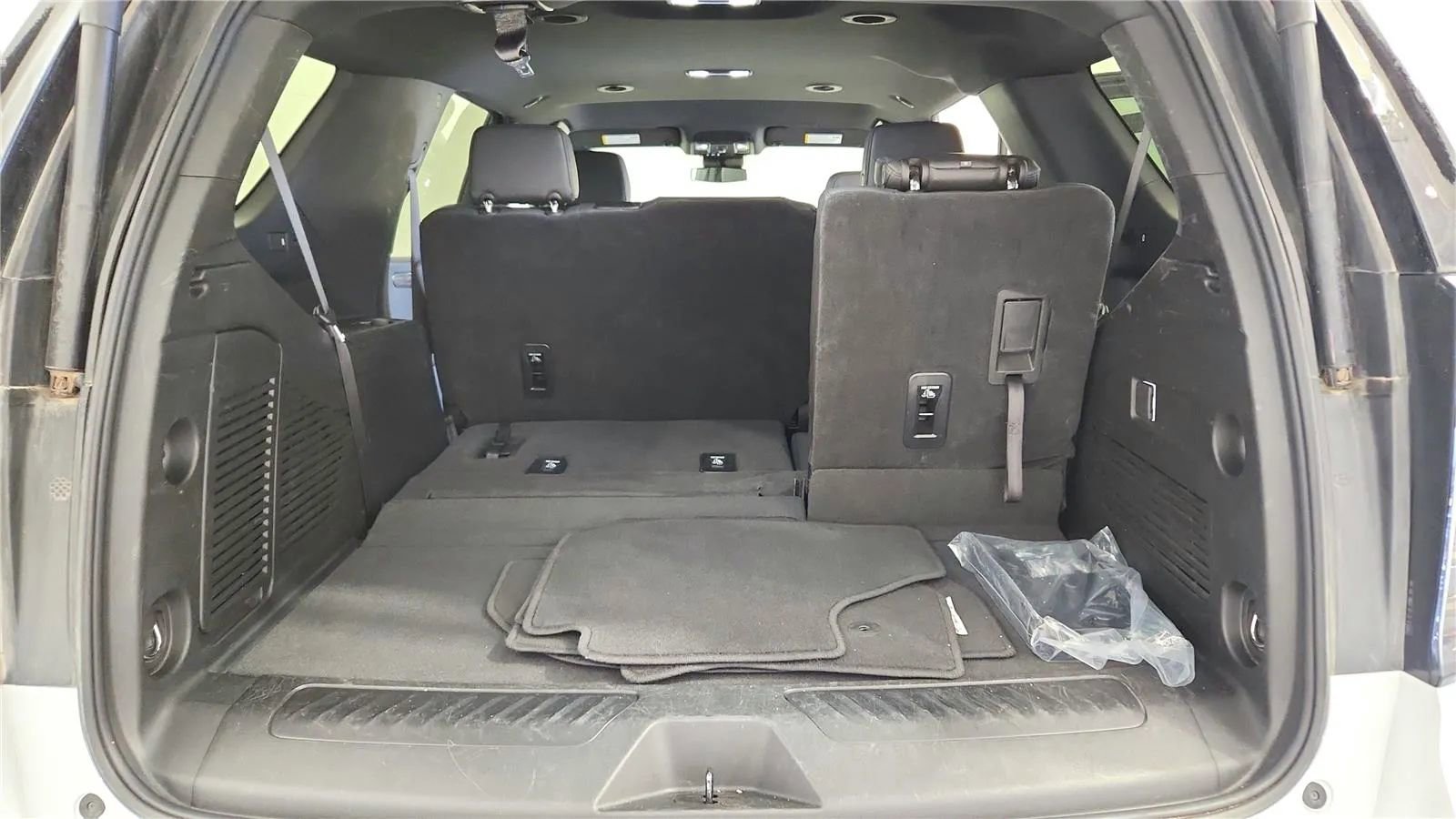 Used 2025 Chevrolet Tahoe LT AWD/4WD image 19