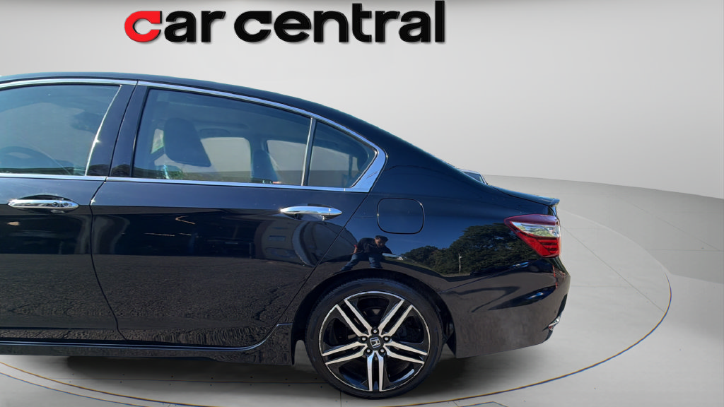 Used 2016 Honda Accord Touring image 17