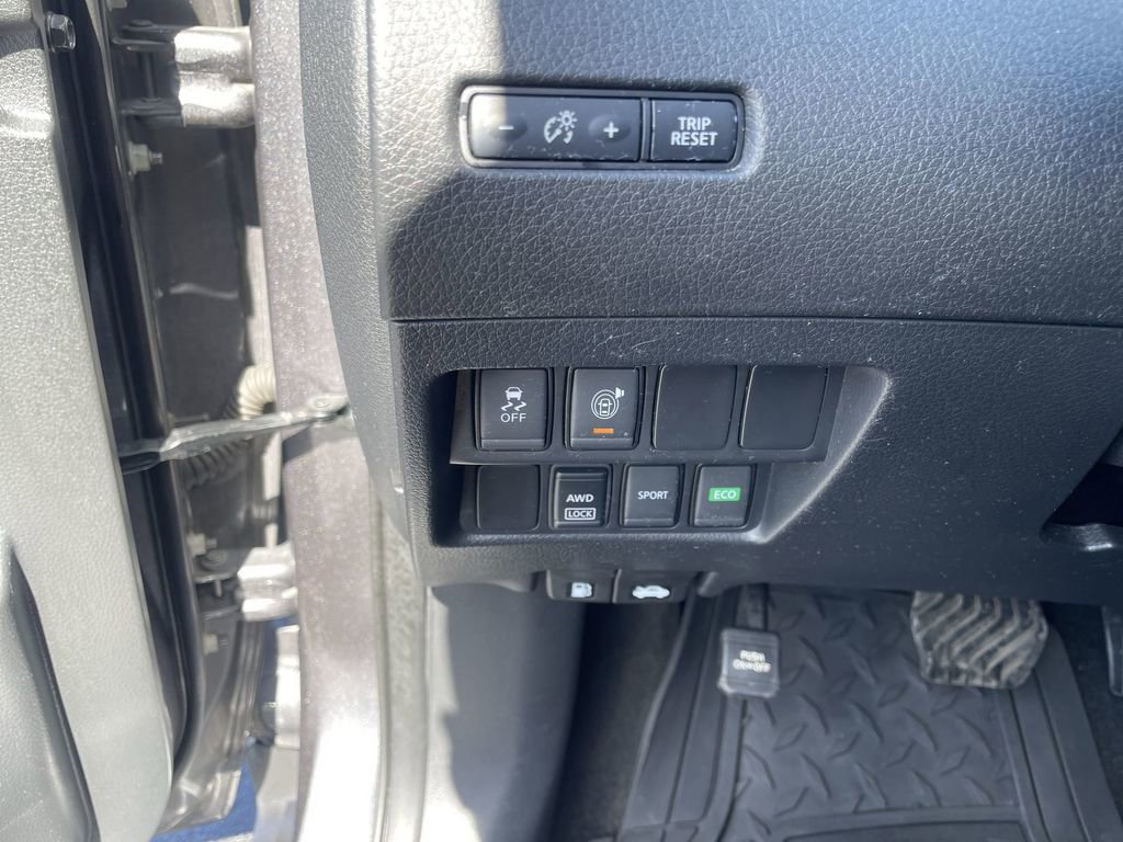 Used 2017 Nissan Rogue SV image 18