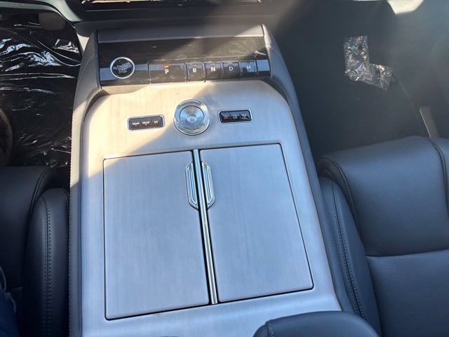 New 2026 Lincoln Navigator Reserve AWD/4WD image 18