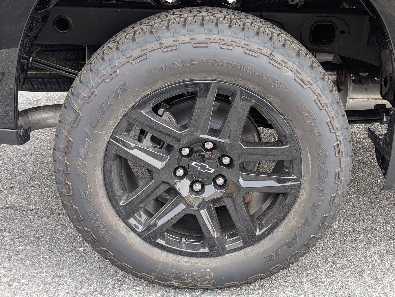 New 2026 Chevrolet Silverado 1500 Custom w/ Turbomax Blackout Package AWD/4WD image 7