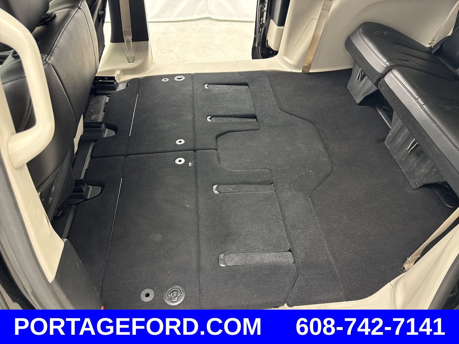 Used 2023 Chrysler Pacifica Touring-L FWD image 37
