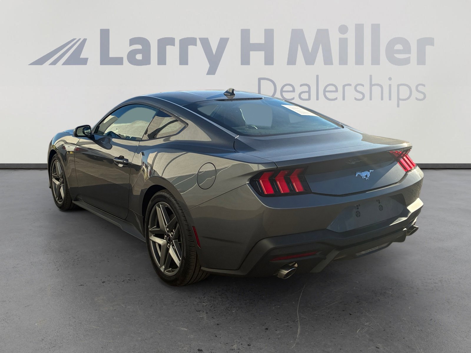 Used 2025 Ford Mustang EcoBoost image 3