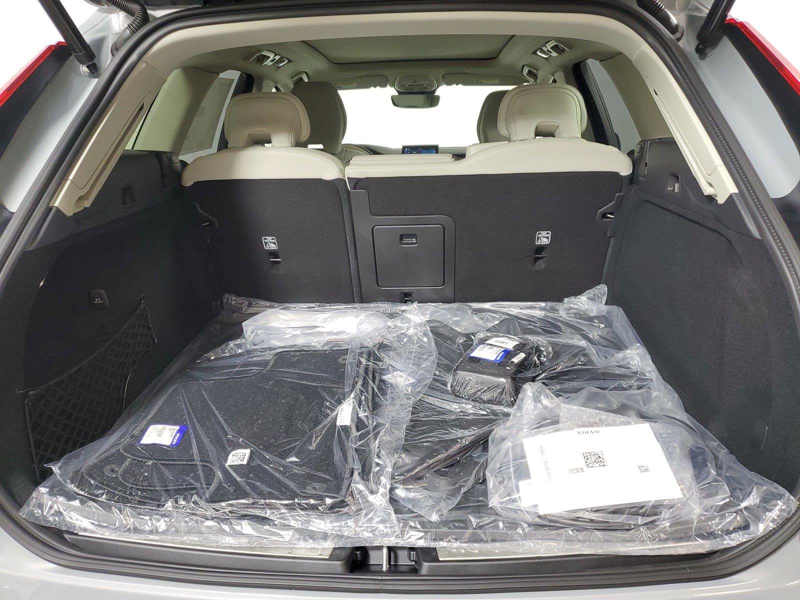 New 2026 Volvo XC60 T8 Ultra w/ Protection Package Premier AWD/4WD image 8