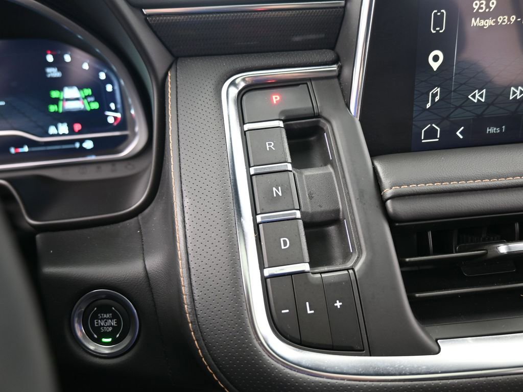 Used 2023 GMC Yukon XL AT4 image 30