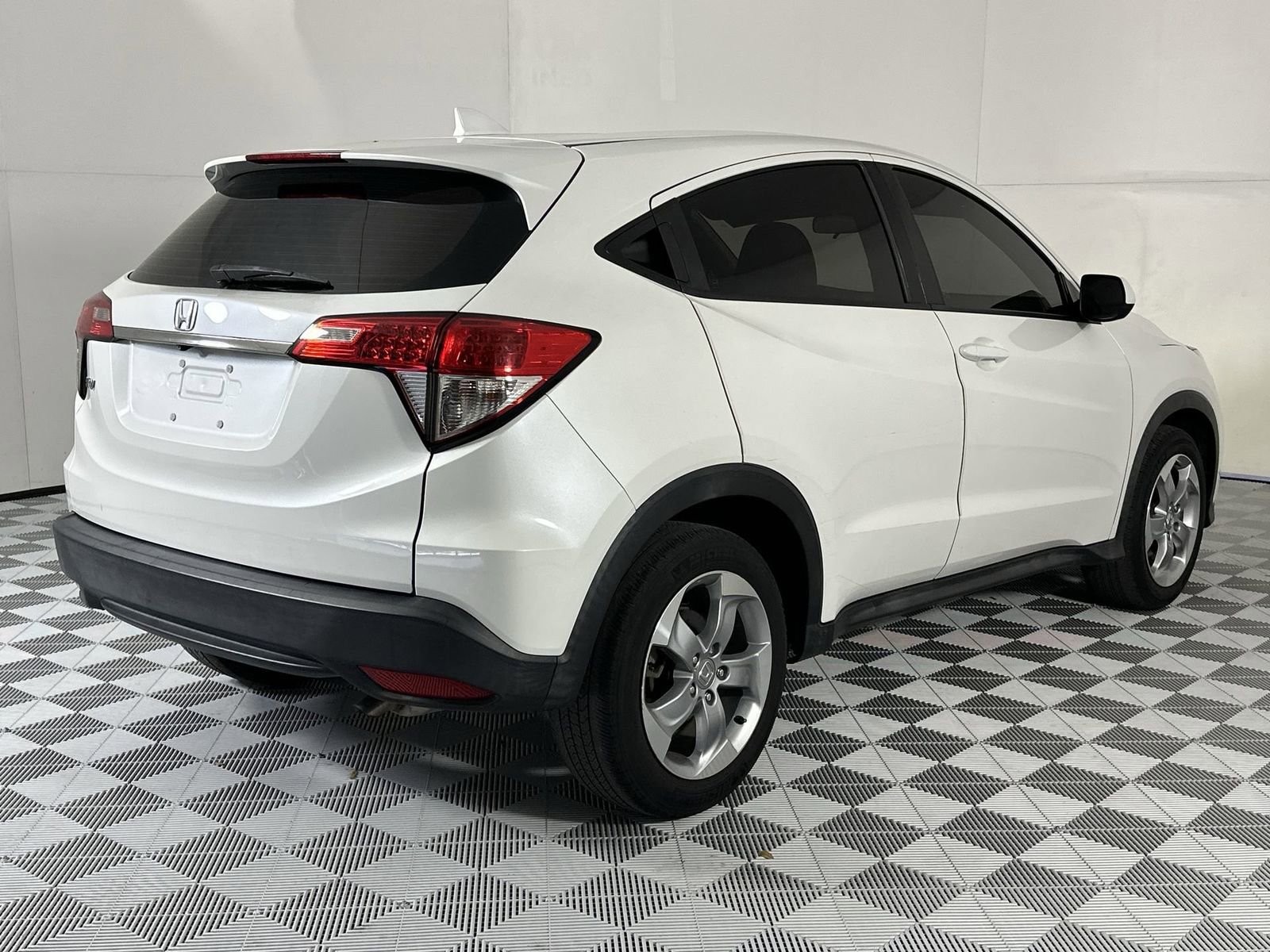 Used 2021 Honda HR-V LX image 8