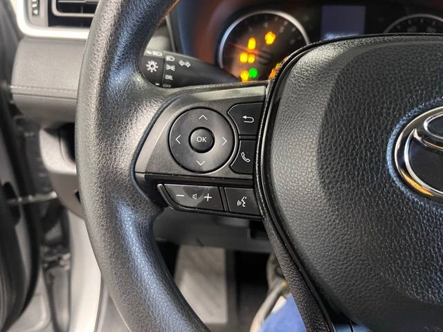 Used 2021 Toyota RAV4 LE image 27