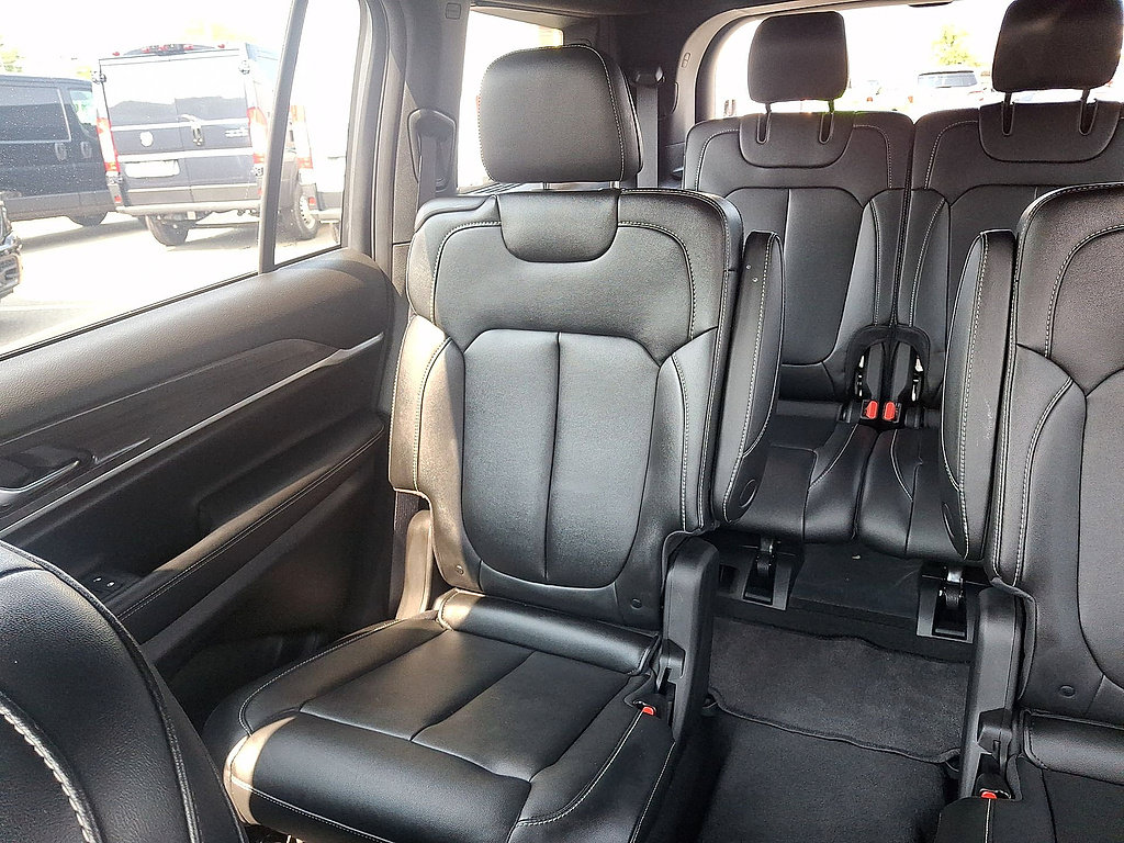 Used 2024 Jeep Grand Cherokee L Limited AWD/4WD image 12