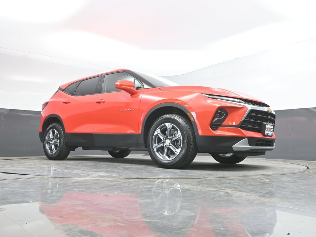 Used 2025 Chevrolet Blazer LT FWD image 31