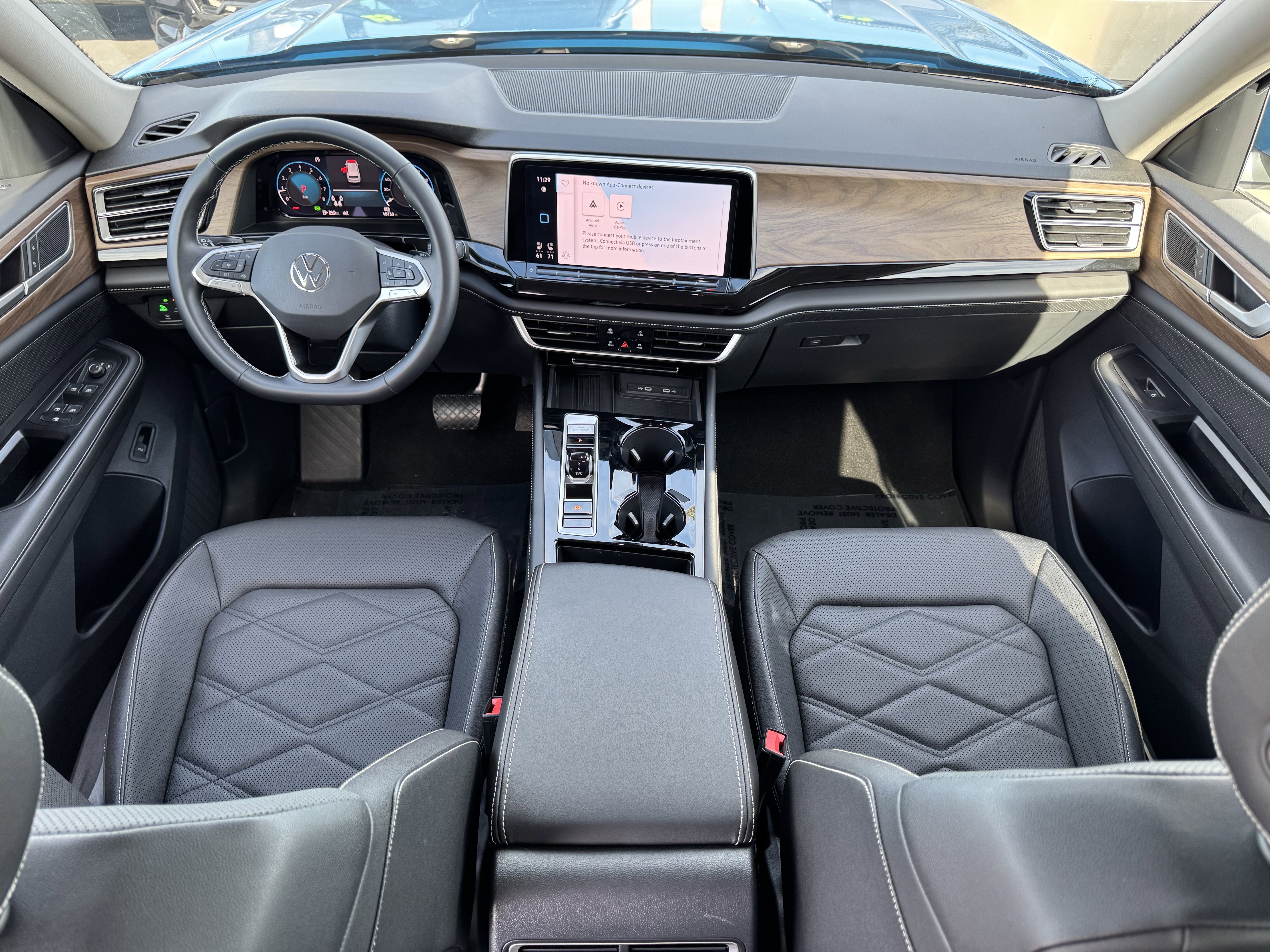 Certified 2025 Volkswagen Atlas SE image 32