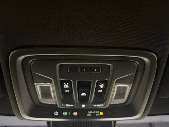 Used 2025 GMC Sierra 1500 AT4 w/ Technology Package AWD/4WD image 39