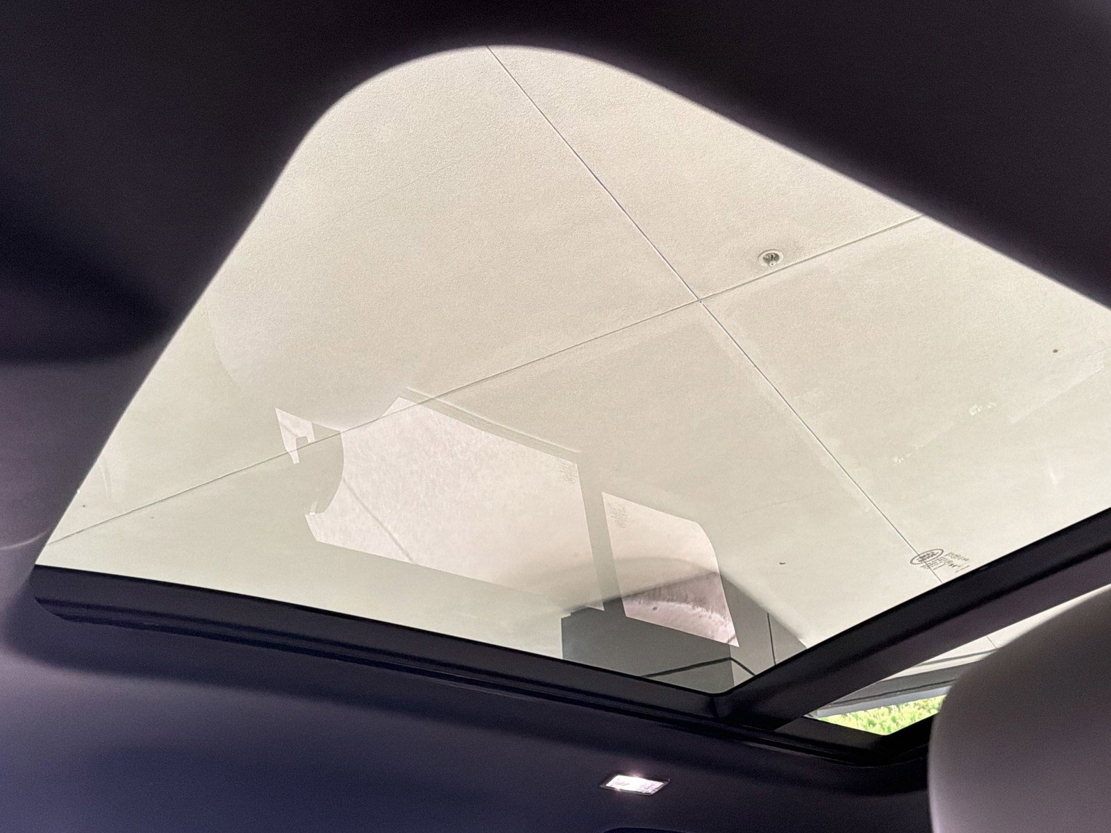 New 2026 Land Rover Defender 110 X-Dynamic SE AWD/4WD image 16