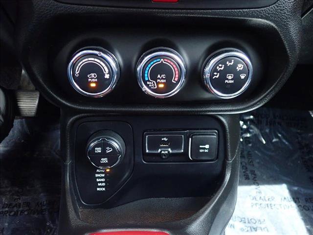 Used 2017 Jeep Renegade Trailhawk AWD/4WD image 18
