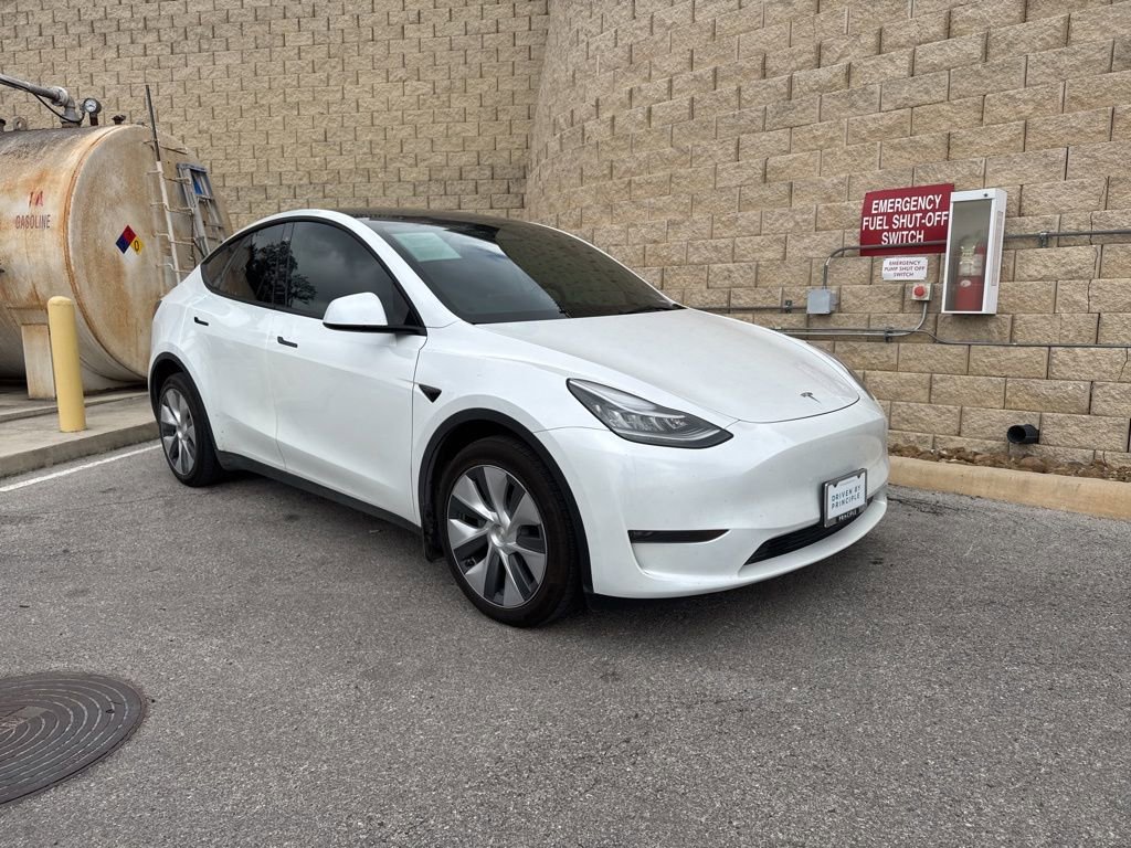 Used 2023 Tesla Model Y Long Range image 2